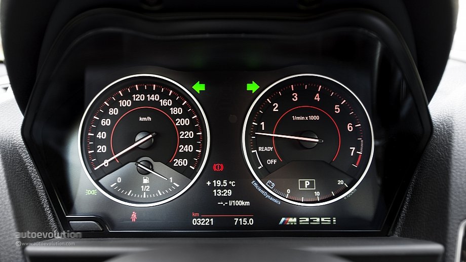 bmw-m235i-review-2014-medium_8